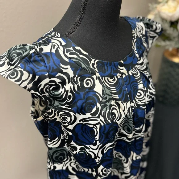Liquido Silk USA Blue & White Rose Design Effortless Glamour Blouse size 8 - Picture 7 of 9